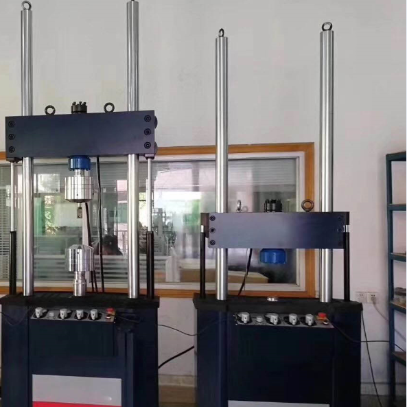 微機(jī)控制電液伺服動靜高溫疲勞試驗(yàn)機(jī).png